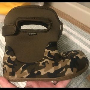 Bogs Boots Toddler Size 10
Brown Camo Print